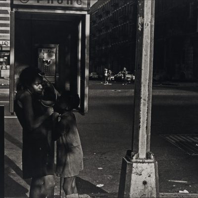 Ming Smith. Mother and Child, New York City, NY, 1977. Archival Pigment Print. 55.9 x 76.2 cm. Edition of 1 (Courtesy of Goodman Gallery) 